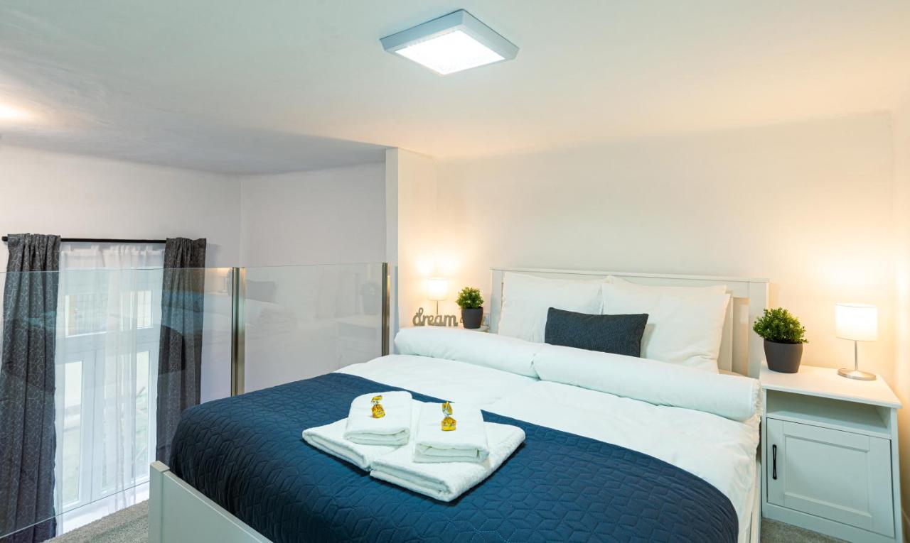 Bella Mia - Entire Apartment Near Liszt Ferenc Ter Budapest Exteriör bild