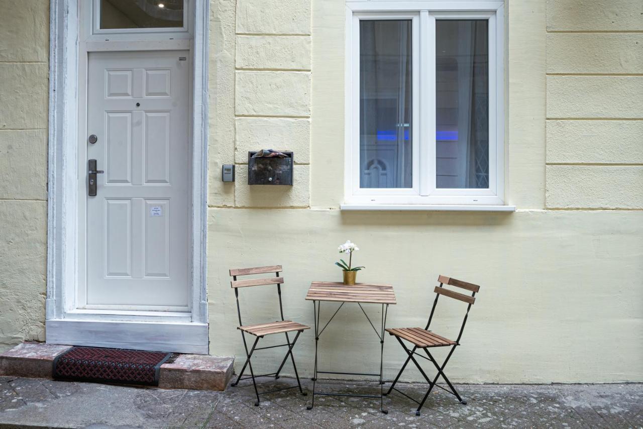 Bella Mia - Entire Apartment Near Liszt Ferenc Ter Budapest Exteriör bild