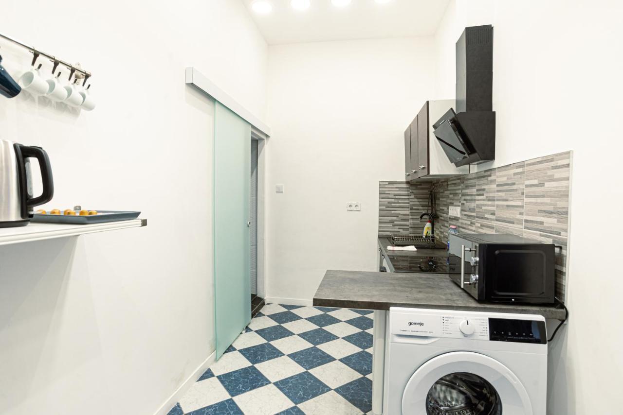 Bella Mia - Entire Apartment Near Liszt Ferenc Ter Budapest Exteriör bild