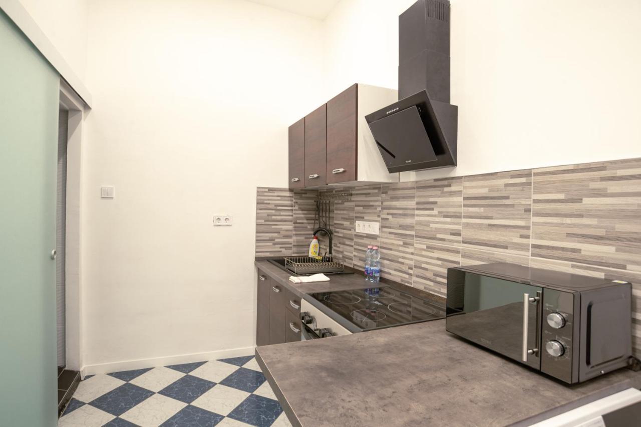 Bella Mia - Entire Apartment Near Liszt Ferenc Ter Budapest Exteriör bild