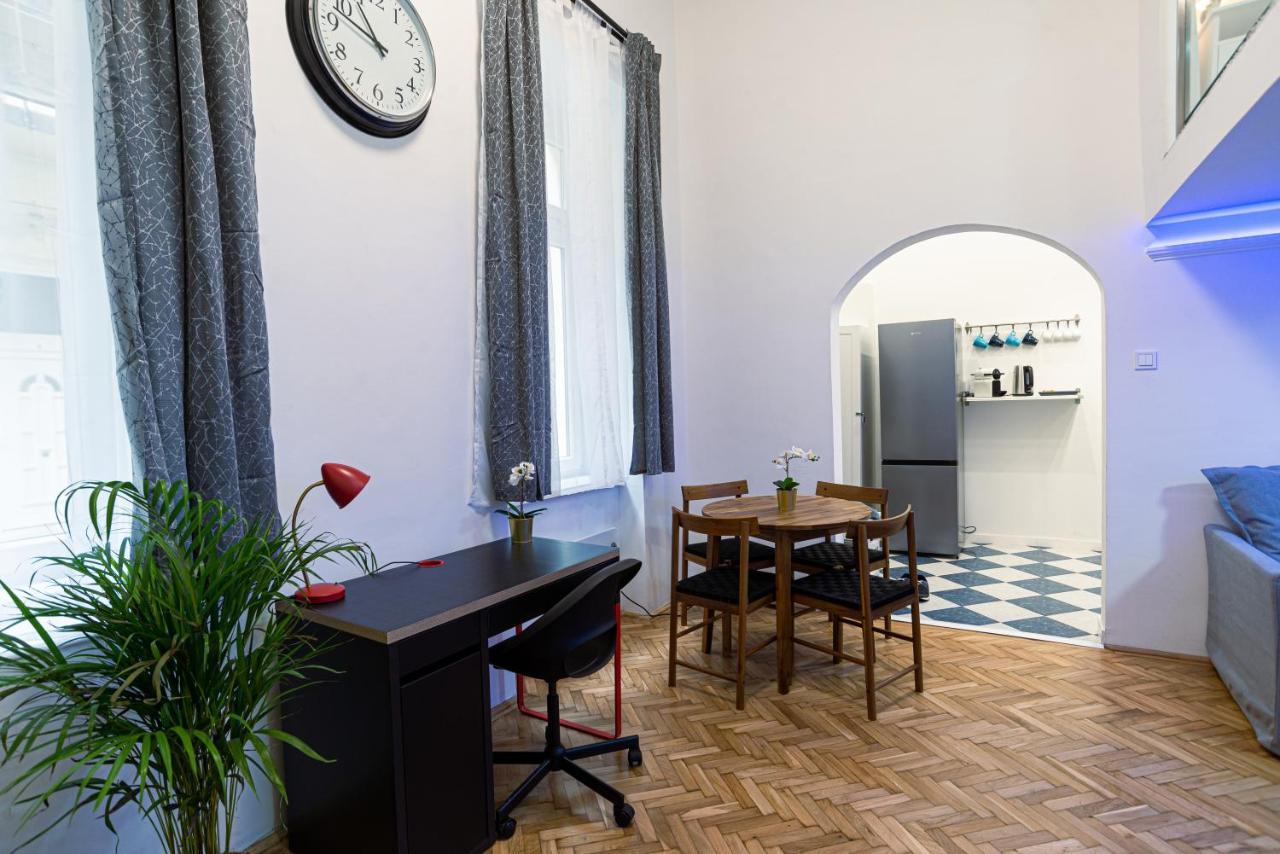 Bella Mia - Entire Apartment Near Liszt Ferenc Ter Budapest Exteriör bild